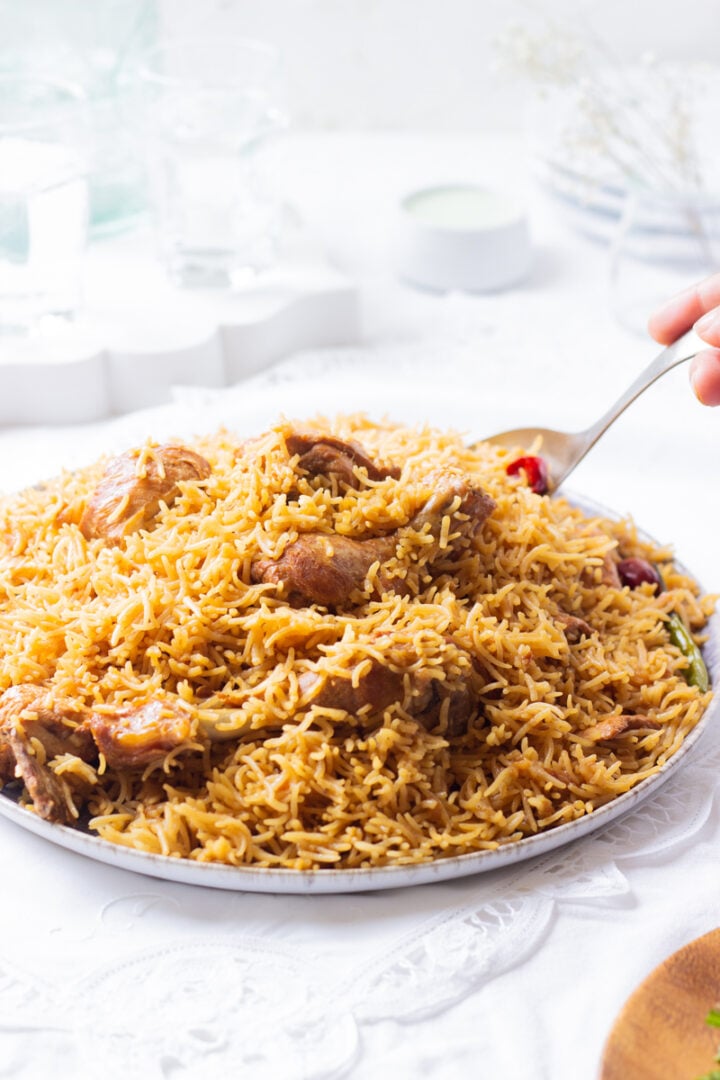 EASY OnePot Chicken Pulao (Pakistani) Flour & Spice