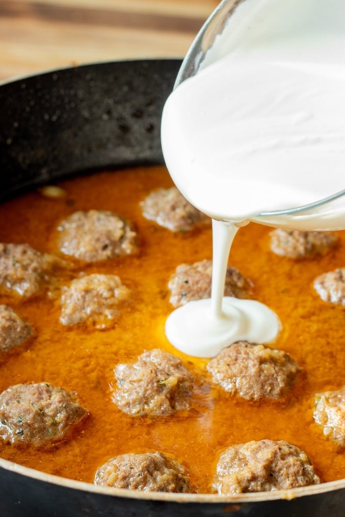 yogurt being added to koftay ka salan